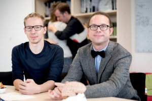  Sebastian Ocklenburg und Julian Packheiser forschen in der Bochumer Abteilung Biopsychologie. (c) RUB/Kramer